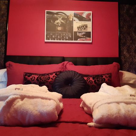 Cadillac Kustomz Hotel - Breakfast Available ロスシー エクステリア 写真