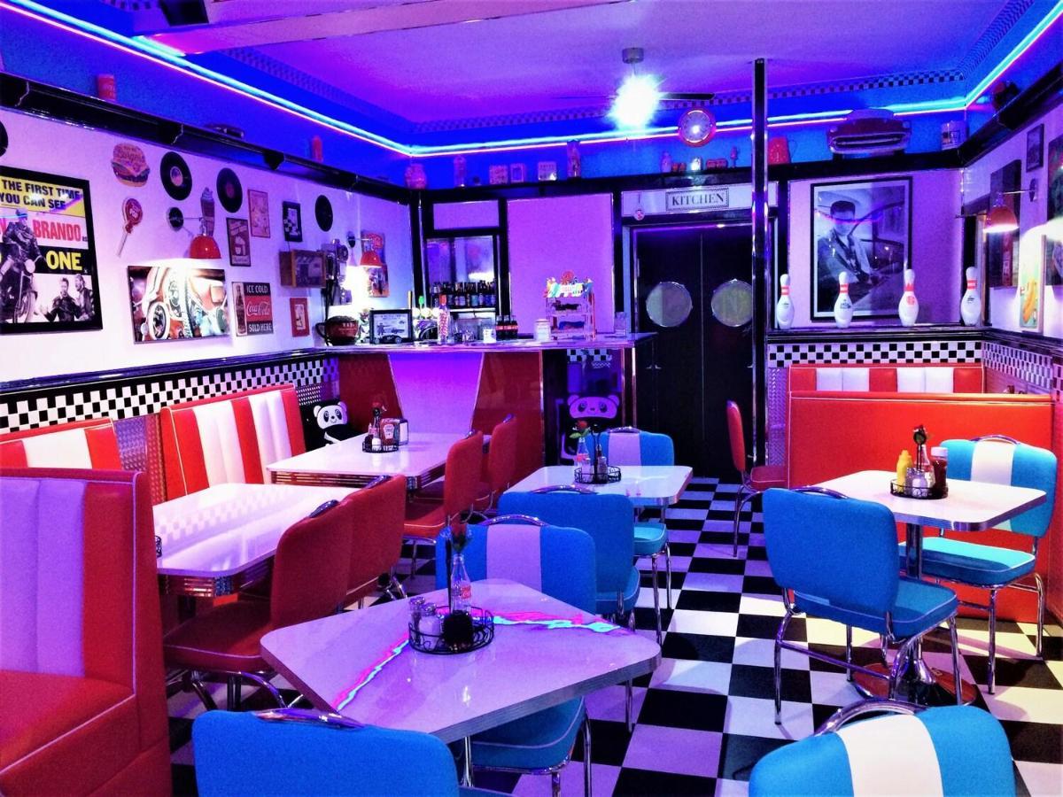 Cadillac Kustomz Hotel - Breakfast Available ロスシー エクステリア 写真