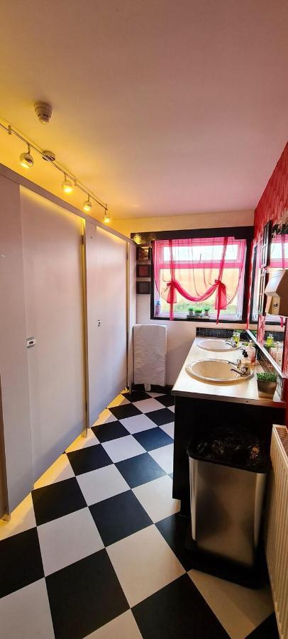 Cadillac Kustomz Hotel - Breakfast Available ロスシー エクステリア 写真