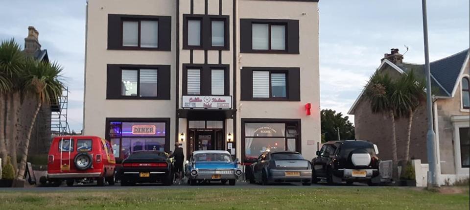 Cadillac Kustomz Hotel - Breakfast Available ロスシー エクステリア 写真