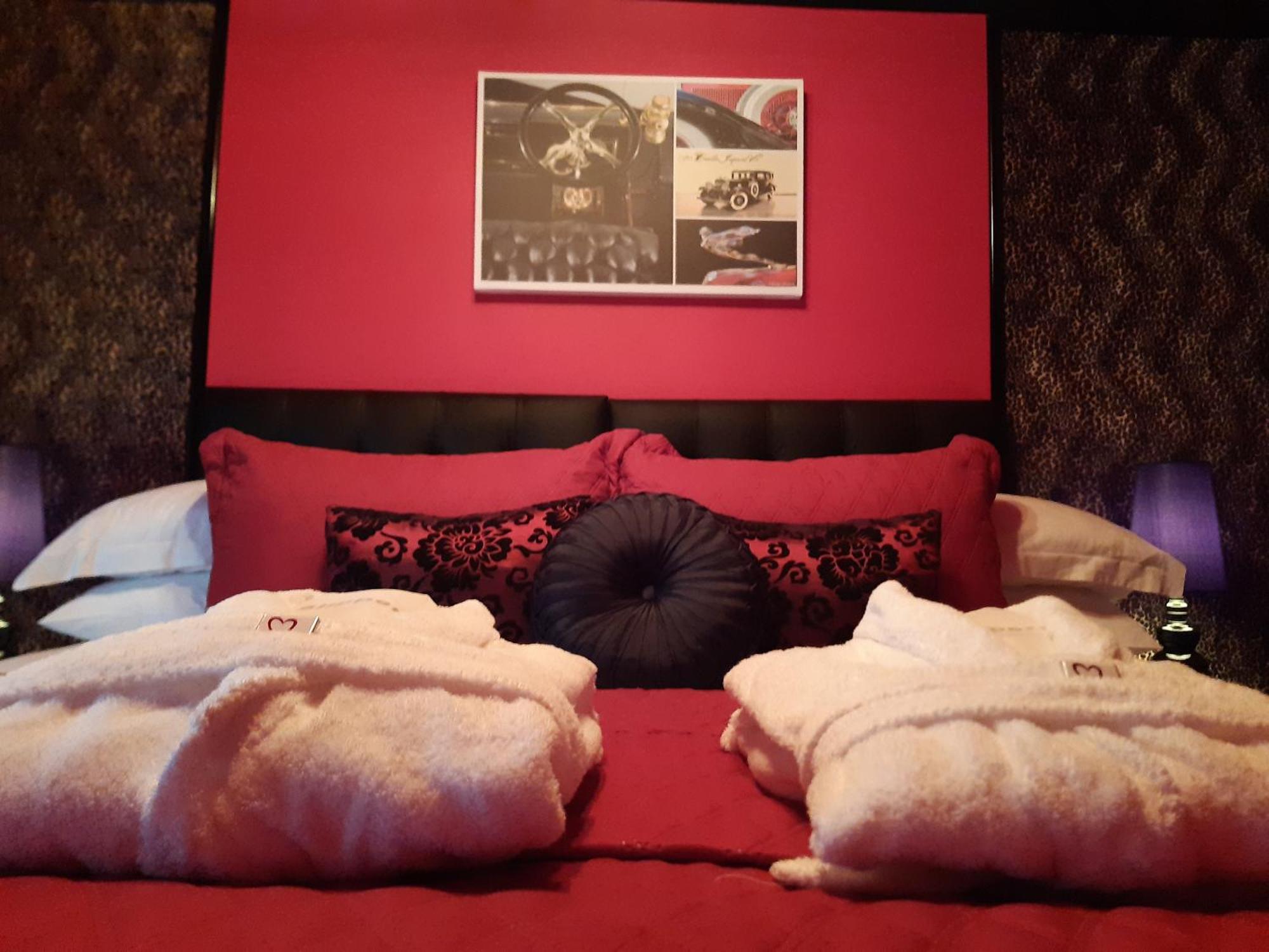 Cadillac Kustomz Hotel - Breakfast Available ロスシー エクステリア 写真